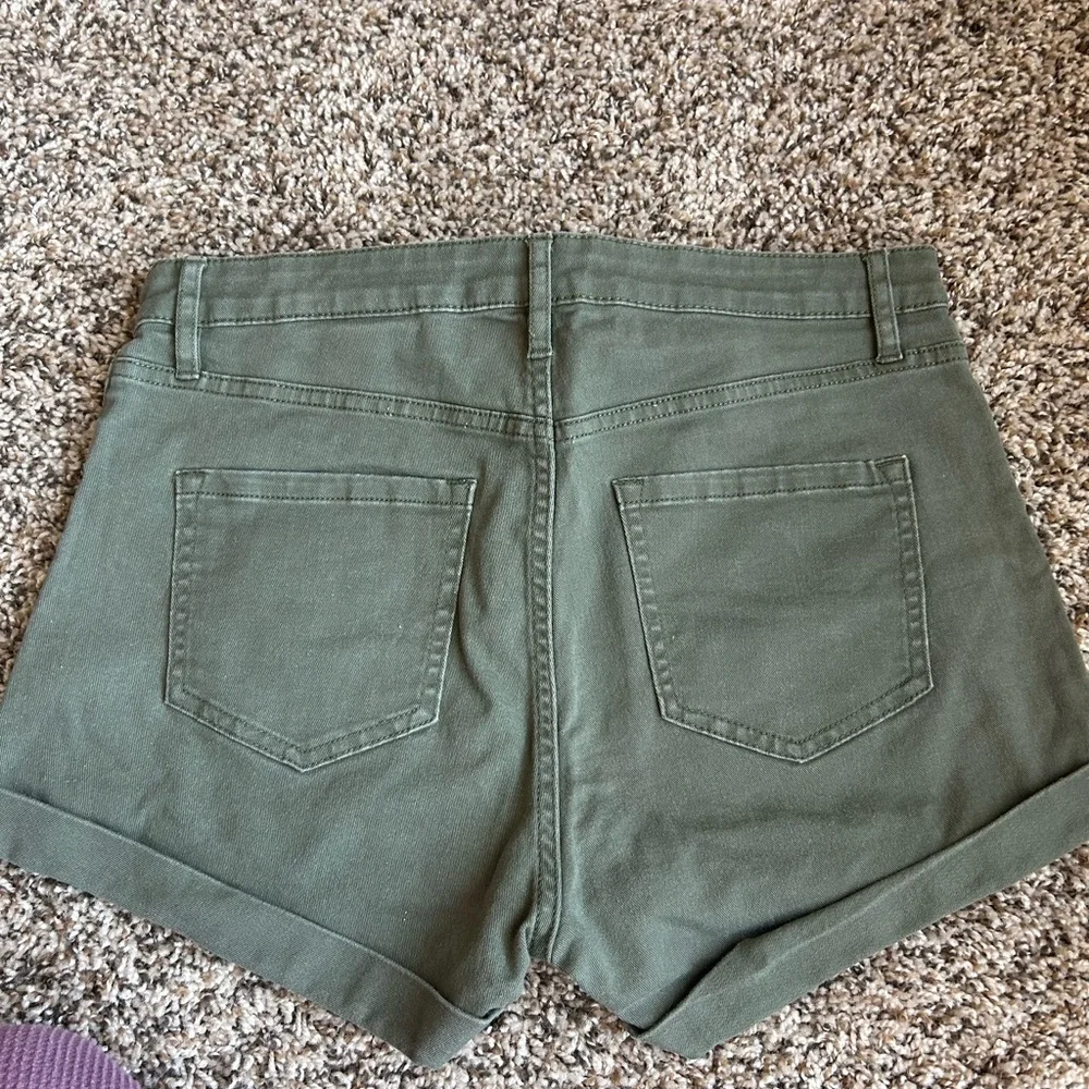 Shorts - Picture 3 of 3
